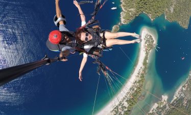 Blue Cruise Life on Gulet paraglading