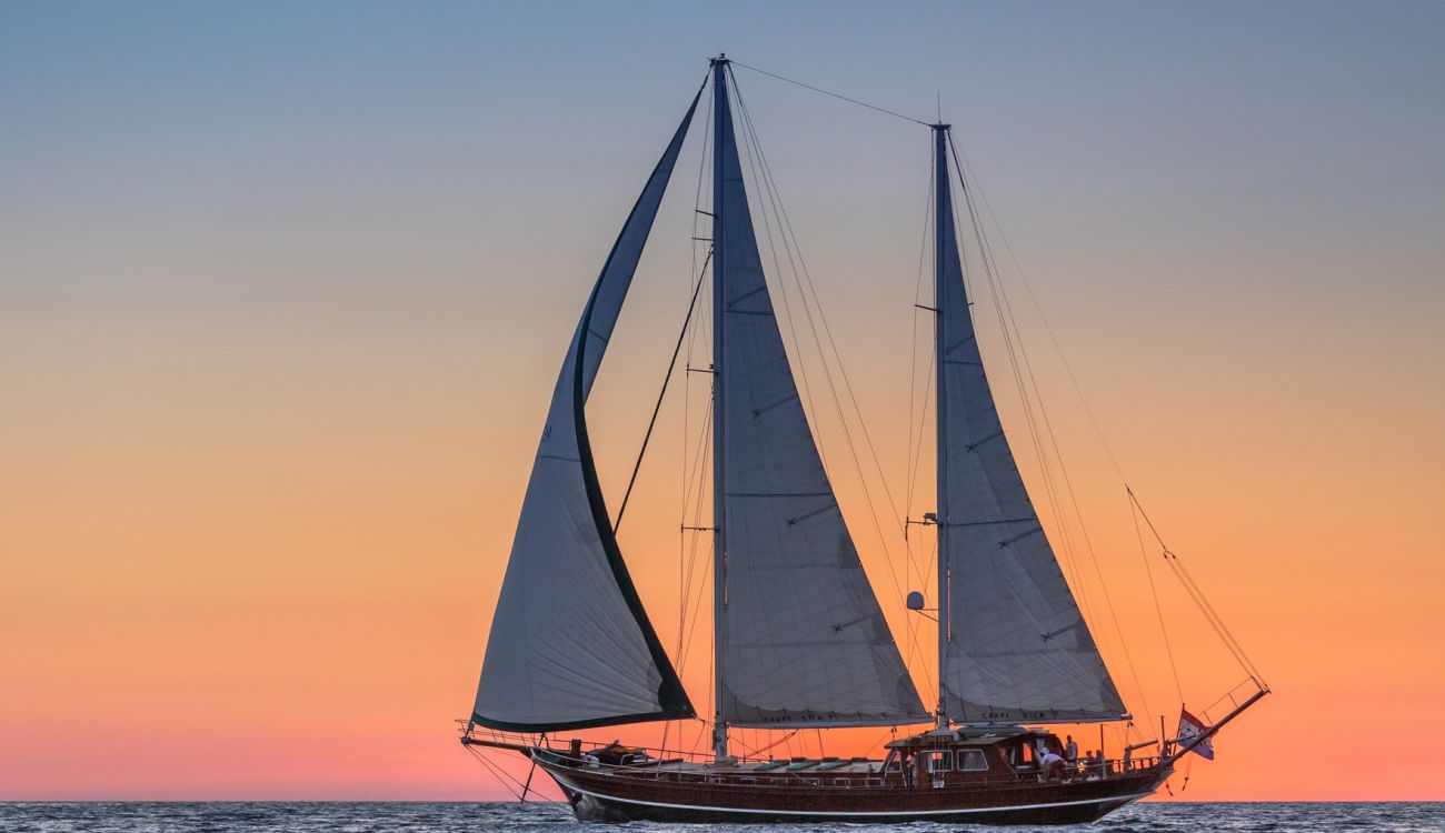 Unforgettable Sunsets Capturing Moments on Your Yacht Charter Unforgettable Sunsets: Capturing Moments on Your Yacht Charter